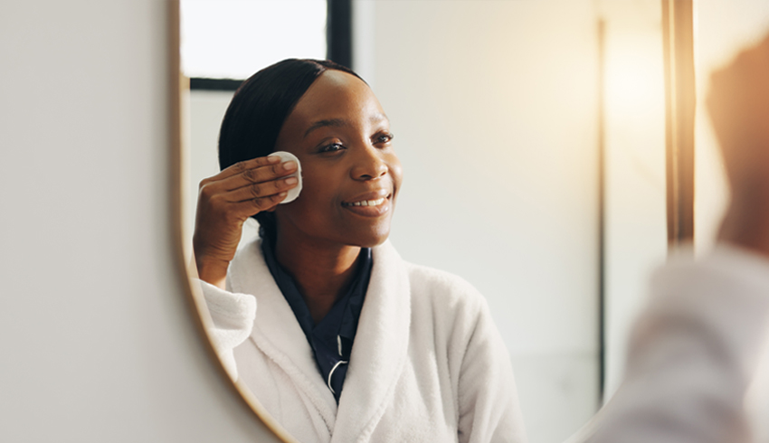 What Does Azelaic Acid Do for Your Skin? (How It Works & Its Benefits) 